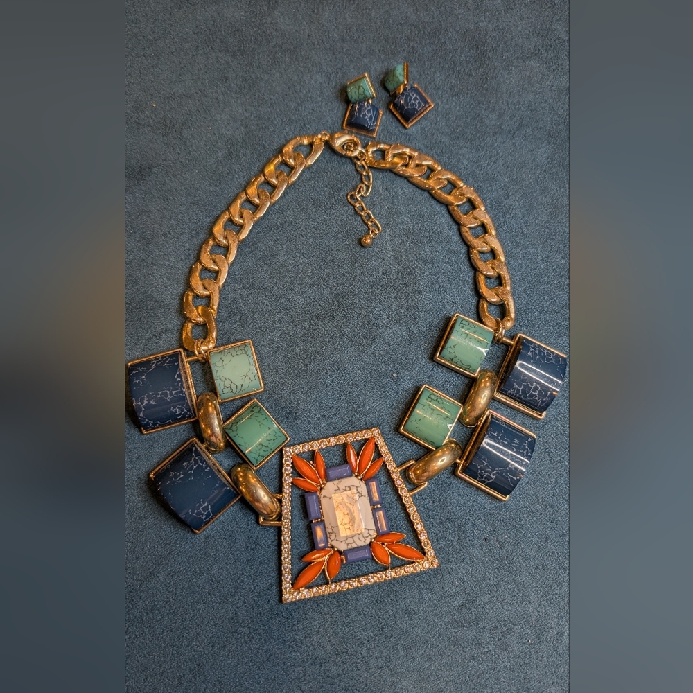 Elegant Gold and Blue Necklace 17 Inch Set